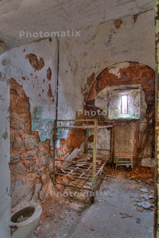 Double bunk toilet & window original copye mail